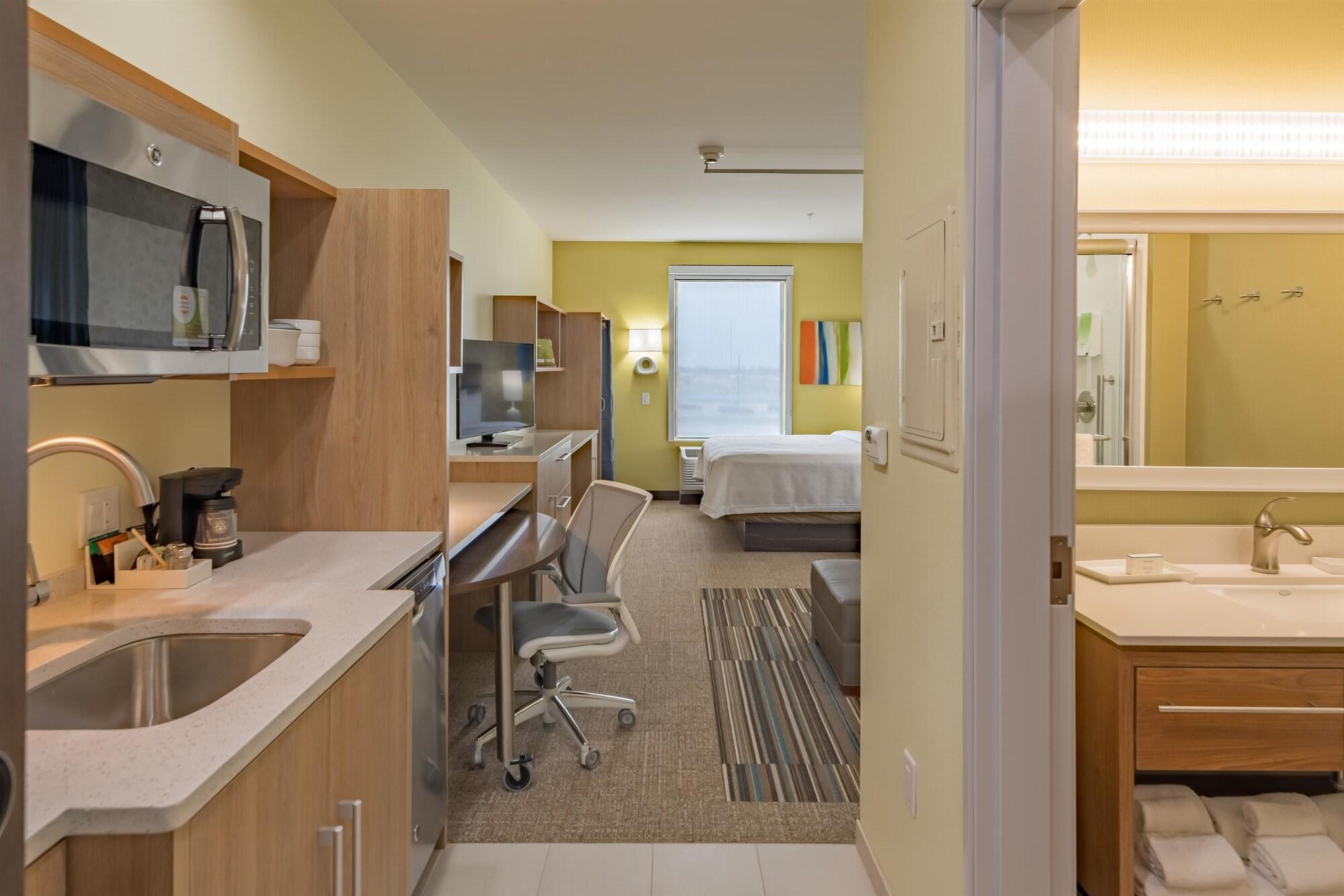 Home2 By Hilton Dallas 3*