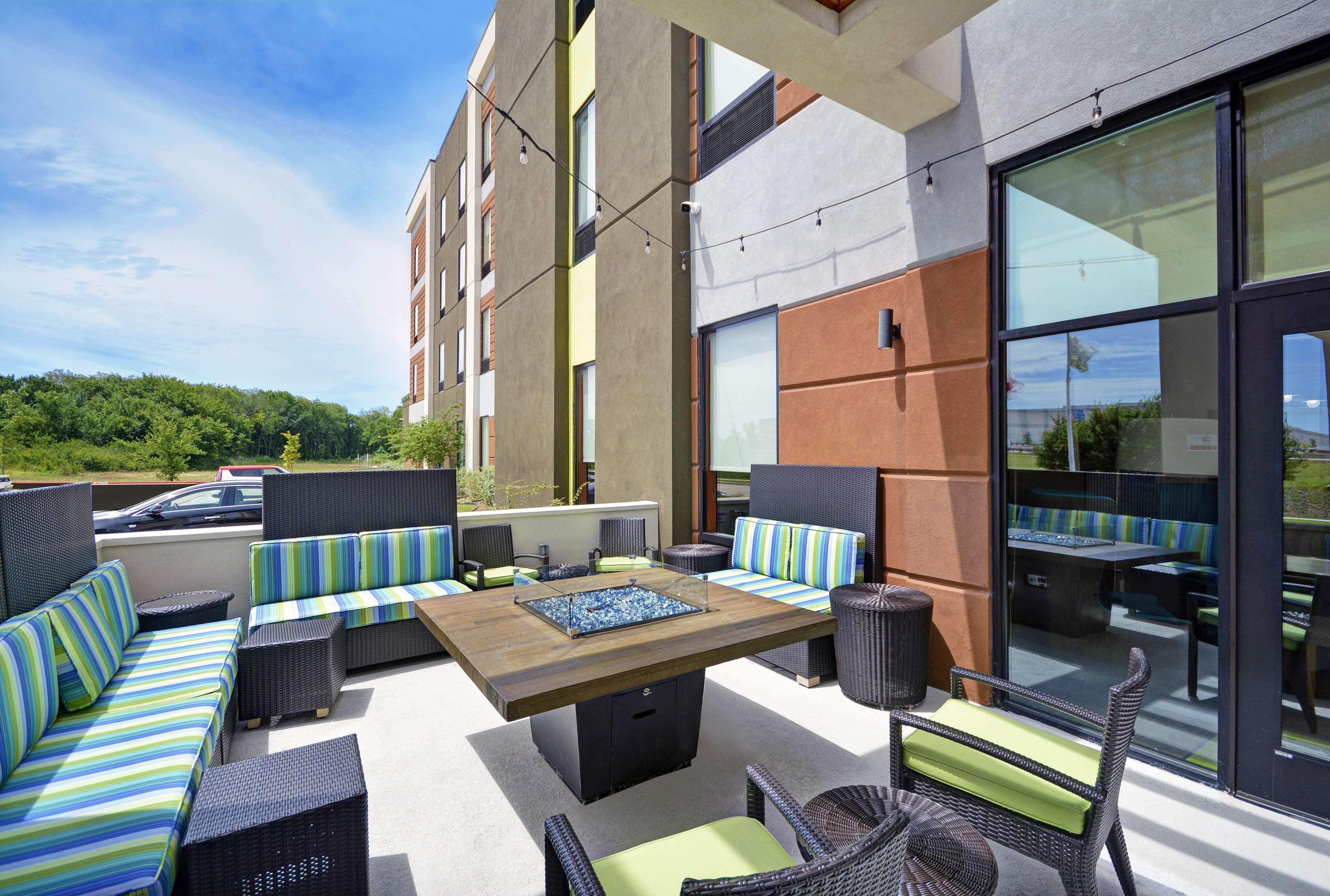 Home2 By Hilton Dallas 3*