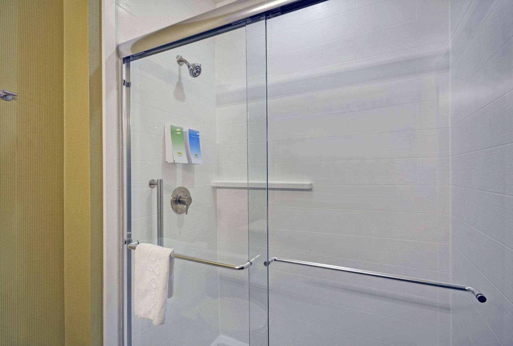 Hotel Home2 By Hilton Dallas 3*